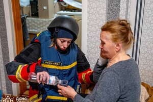 Погибший, возгорание газовых труб и пврежденная школа: последствия ночной атаки дронов в Одессе (фото, видео)