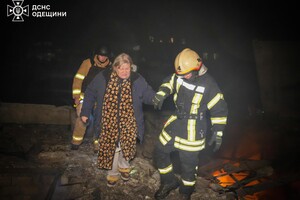 Последствия ночной атаки Одессы: пострадали два человека, убило собаку (фото, видео)