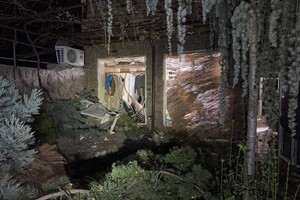 Погибший, возгорание газовых труб и пврежденная школа: последствия ночной атаки дронов в Одессе (фото, видео)