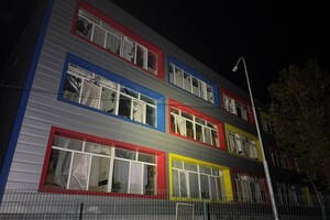 Погибший, возгорание газовых труб и пврежденная школа: последствия ночной атаки дронов в Одессе (фото, видео)