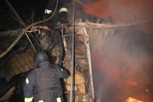 Последствия ночной атаки Одессы: пострадали два человека, убило собаку (фото, видео)