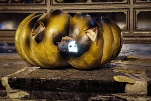Хэллоуин: молодежь устроила импровизированный маскарад в одесском горсаду 