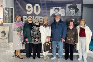 На фасаде Одесской киностудия открыли памятную доску Кире Муратовой