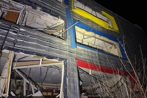 Погибший, возгорание газовых труб и пврежденная школа: последствия ночной атаки дронов в Одессе (фото, видео)