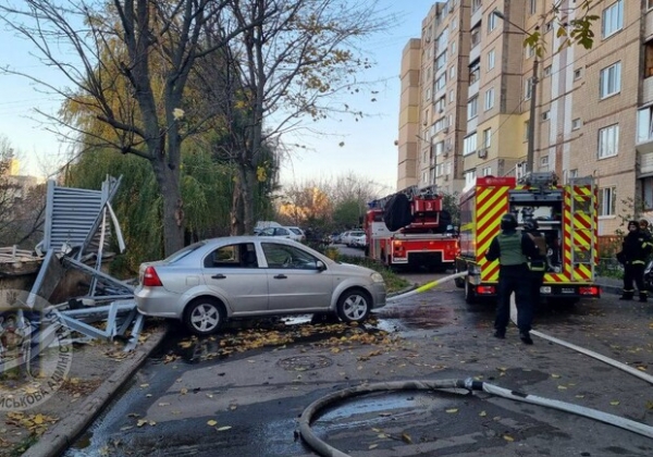 Ночная атака на Киев: обломки упали в шести районах, повреждены дома и медцентр