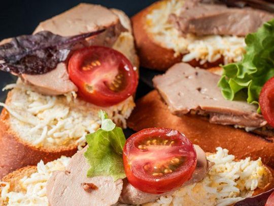 Канапки з печінкою тріски та яйцями: рецепт Євгена Клопотенка
