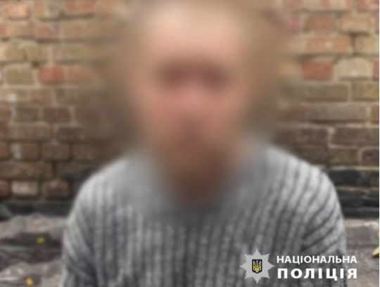 Кілька разів вдарив кухонним ножем у груди та шию: у Києві затримали чоловіка, який убив свою дружину
