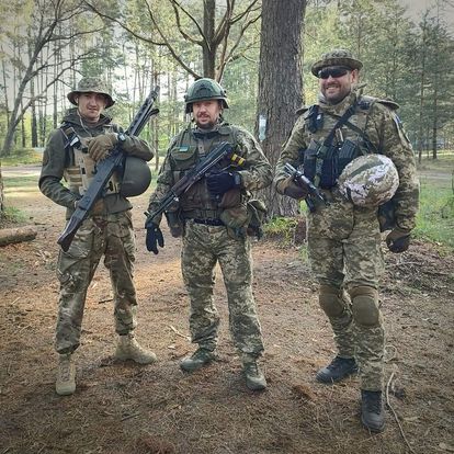 «На війні живеш кожною хвилиною, бо наступної може не бути»: письменник та військовий Сергій Дзюба про виклики великої війни