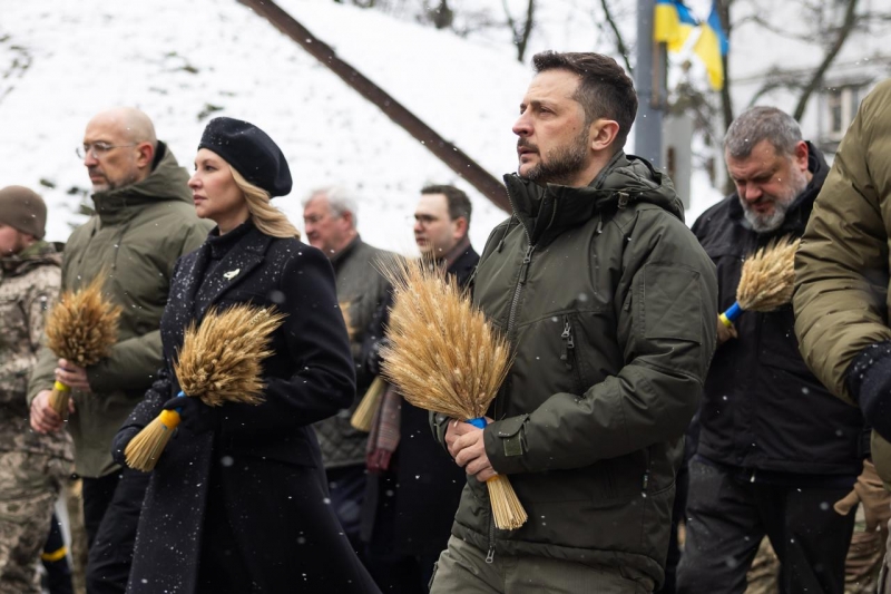 «Наш обов'язок — пам'ятати та говорити світові правду про геноцид»: Зеленський вшанував пам'ять жертв Голодоморів в Україні (фото, відео)