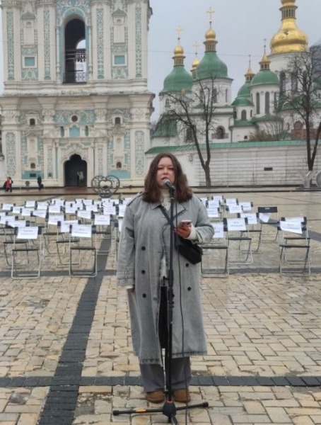 Облив синьою і жовтою фарбами окупаційну адміністрацію в Криму: молодого чоловіка засудили до астрономічного строку ув’язнення