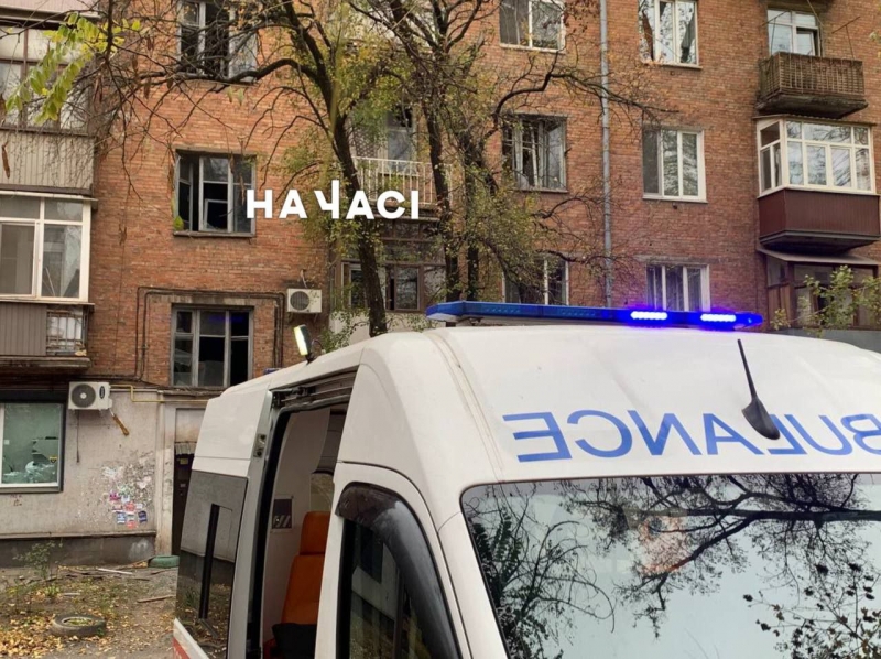 Окупанти вдарили балістикою по п'ятиповерхівці у Кривому Розі: є поранені