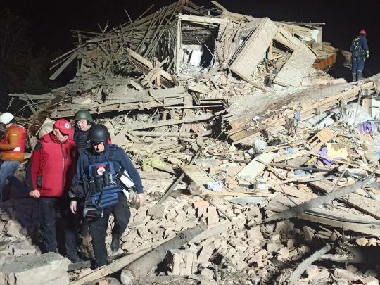 Окупанти вдарили по місцю дислокації поліції у Харкові: загинув полковник, десятки людей постраждали