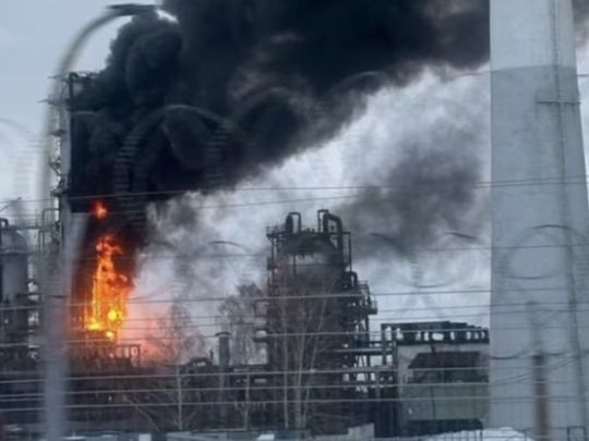 У&nbsp;російському Саратові спалахнула пожежа на&nbsp;НПЗ після атаки дронів