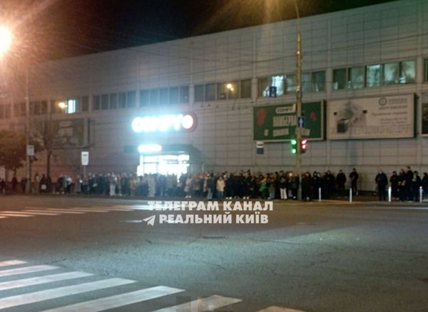 В Києві на станції метро «Либідська» людина впала під потяг