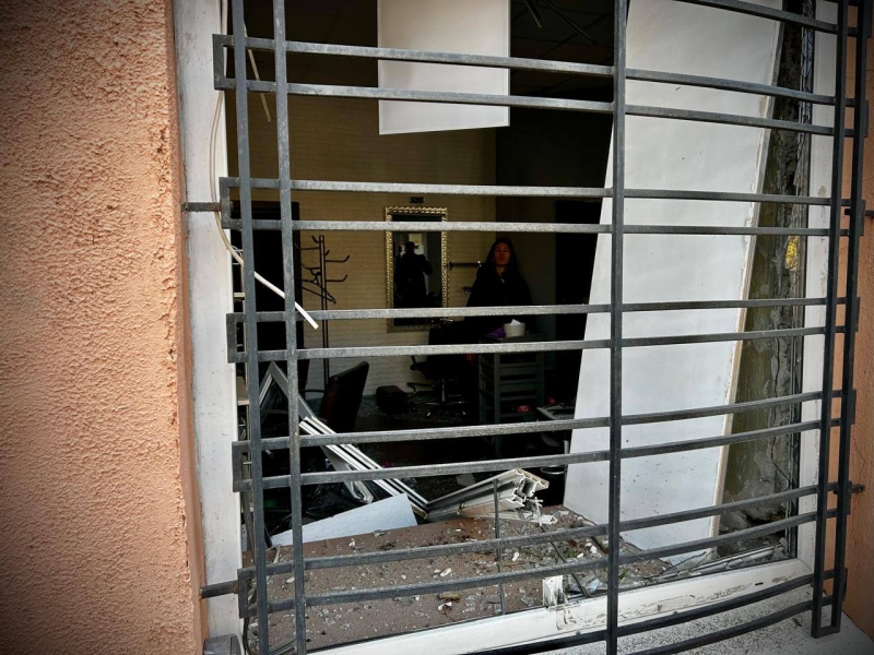 Зруйновані будинки, розбиті автомобілі: рятувальники показали наслідки обстрілу центру Одеси (фото, відео)