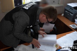 В Одессе госисполнитель требовал 50 тысяч гривен за снятие ареста с банковских счетов