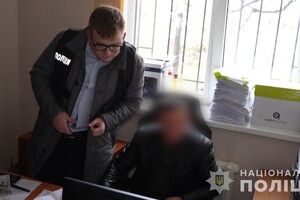 В Одессе госисполнитель требовал 50 тысяч гривен за снятие ареста с банковских счетов