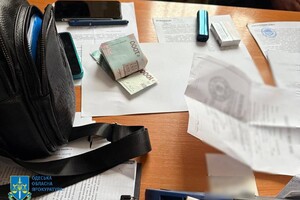 В Одессе госисполнитель требовал 50 тысяч гривен за снятие ареста с банковских счетов