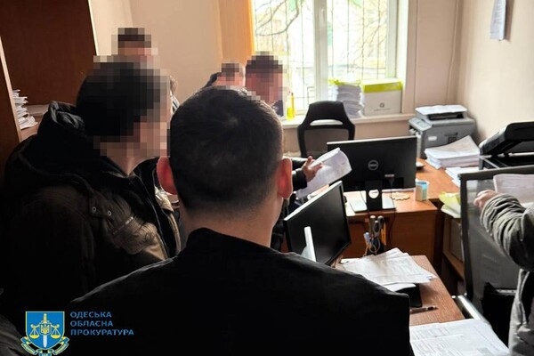 В Одессе госисполнитель требовал 50 тысяч гривен за снятие ареста с банковских счетов