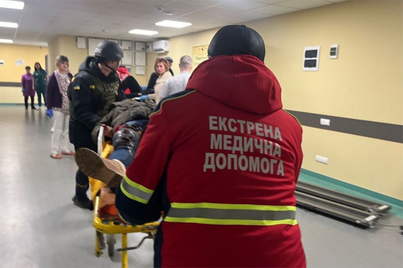 Армія рф посеред дня обстріляла центральний ринок Нікополя: є важкопоранені
