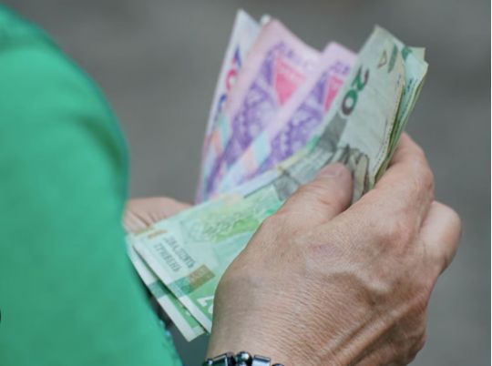 Доведеться здавати житло або просити допомоги у родичів: до чого приведе заморожування соціальних стандартів