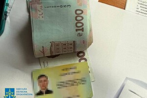 В Одессе госисполнитель требовал 50 тысяч гривен за снятие ареста с банковских счетов