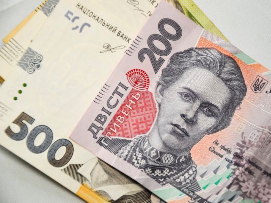 Із «тисячою Зеленського» не все так просто: у пенсіонерів проблеми з оформленням виплати на пошті та в банках