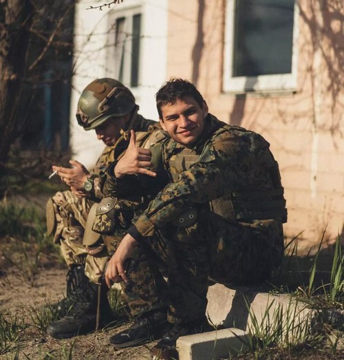 Кадирівці пропонували здатися в полон, але «Мед» обрав бій до останнього патрона: мама полеглого бійця добивається присвоєння синові «Героя України»