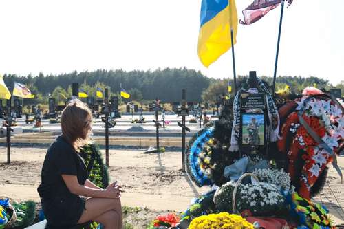 Кадирівці пропонували здатися в полон, але «Мед» обрав бій до останнього патрона: мама полеглого бійця добивається присвоєння синові «Героя України»