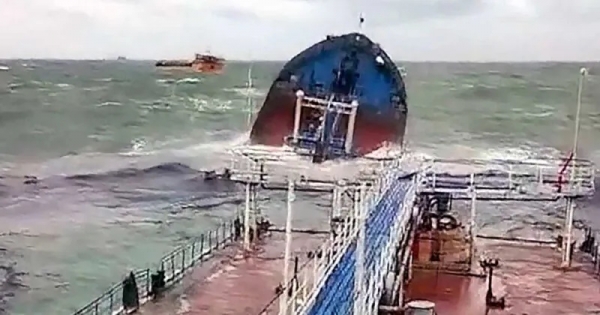 Крушение российских нефтяных танкеров в Черном море