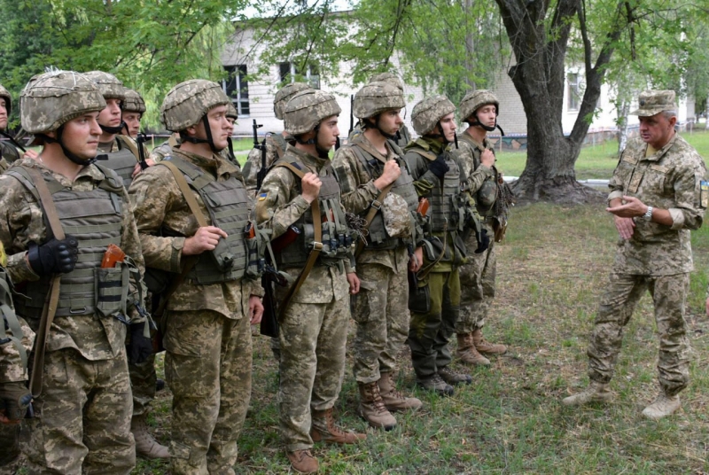 «Наразі російська армія диктує нам умови, але не вважаю, що вже настав час констатувати факт, що Україна програє», — Віктор Муженко