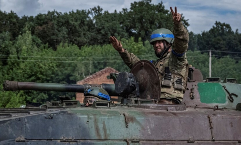 «Наразі російська армія диктує нам умови, але не вважаю, що вже настав час констатувати факт, що Україна програє», — Віктор Муженко