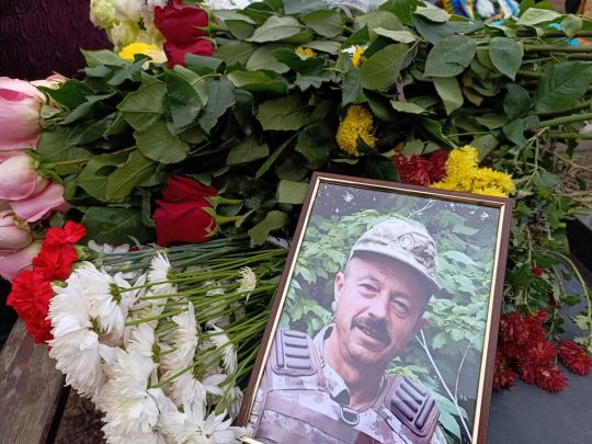 Отримав медаль «За врятоване життя»: на Одещини попрощалися з мужнім воїном