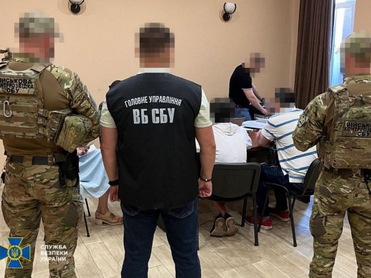 Російські спецслужби вигадали шпигунські квести для українських підлітків: у СБУ розповіли подробиці (фото)