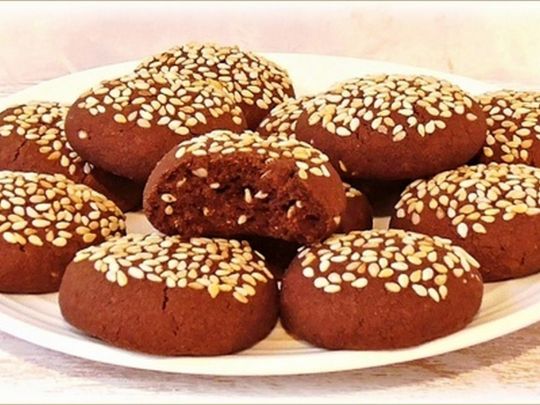 Шоколадне печиво з кунжутом та маком: оригінально та смачно