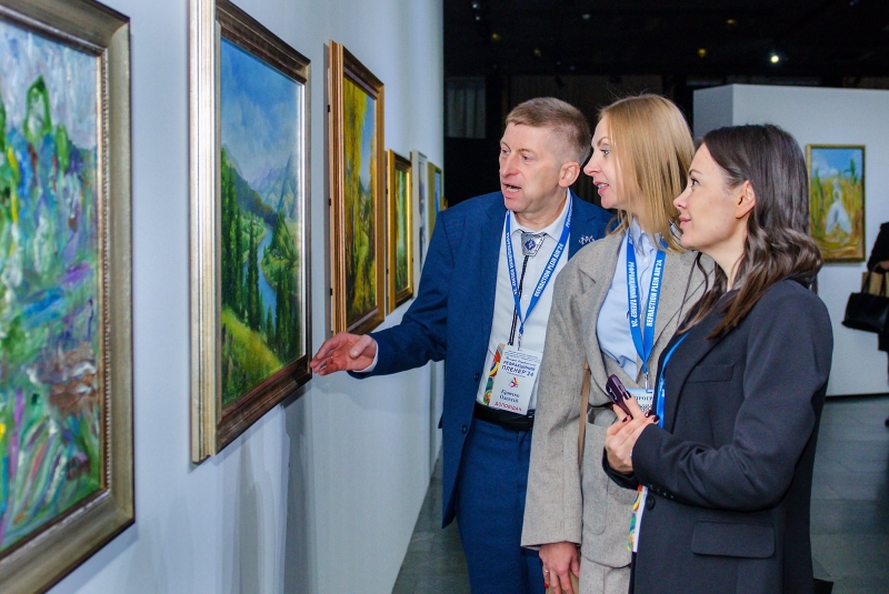 «Свою картину я продав за „тверду валюту“ — один дрон. Він вже на фронті», — професор Сергій Риков