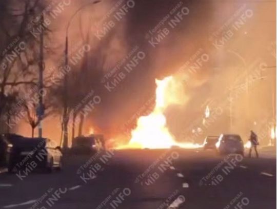 Ворог атакував Україну з повітря: в Києві пролунали вибухи, є постраждалі
