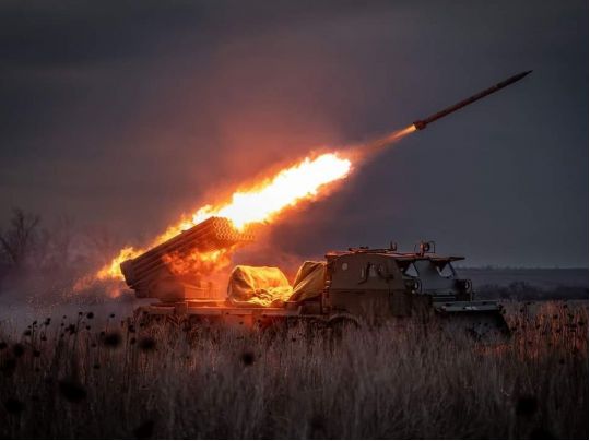Ворог продовжує атаки на мирні населені пункти України: що відомо про обстріли