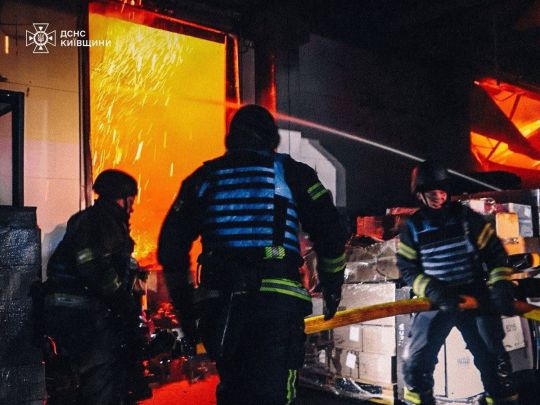 Ворог вночі атакував багатоповерхівку у Броварах під Києвом, а дрони ЗСУ вдарили по об’єктах у орловській області країни-агресора