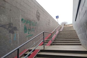 В Одессе вандалы разрисовали переход на Дерибасовский