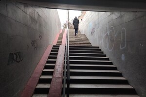 В Одессе вандалы разрисовали переход на Дерибасовский