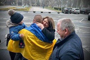В Одессу после 14 месяцев йеменского плена вернули троих моряков