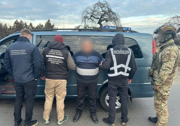 Изготовлял фальшивые паспорта для уклонистов: в Одесской области задержали иностранца