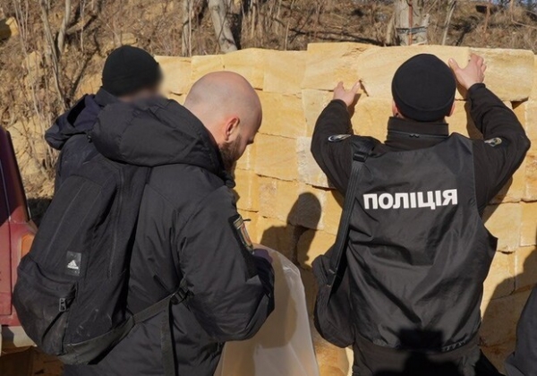 Незаконная добыча известняка более чем на миллиона гривен: в Одесской области разоблачили "черных" георазведчиков
