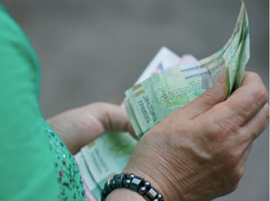 Частина пенсіонерів отримають до пенсії додатково 2300 грн: хто має право на доплати