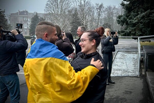 В Одессу после 14 месяцев йеменского плена вернули троих моряков