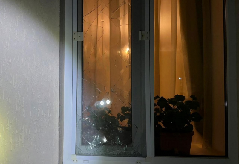 Десятки житлових будинків пошкоджено внаслідок нічного удару росіян по Нікополю, є жертви (фото)