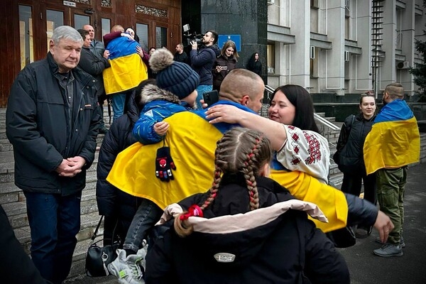 В Одессу после 14 месяцев йеменского плена вернули троих моряков