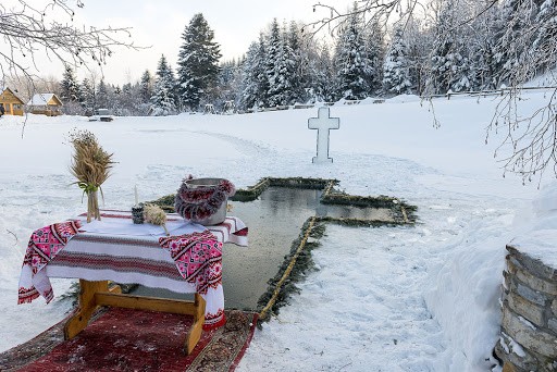 Голодна кутя, купання в «йордані» і ворожіння на судженого: що слід зробити у Другий Святвечір та на Водохреще, щоб зберегти вроду і весь рік бути здоровим