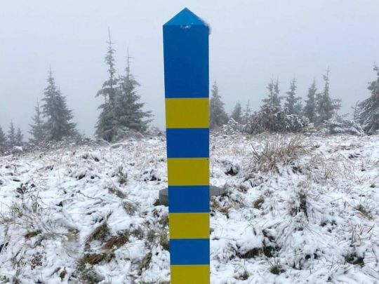 Кабмін оновив правила перетину кордону українцями до 25 років, які служили у ЗСУ за контрактом: які документи знадобляться